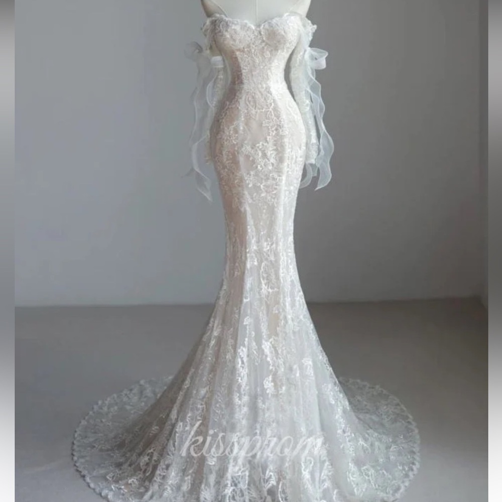 Lace Mermaid Covered-Button Long Sleeve Train Wedding Dress
Champagne / 6